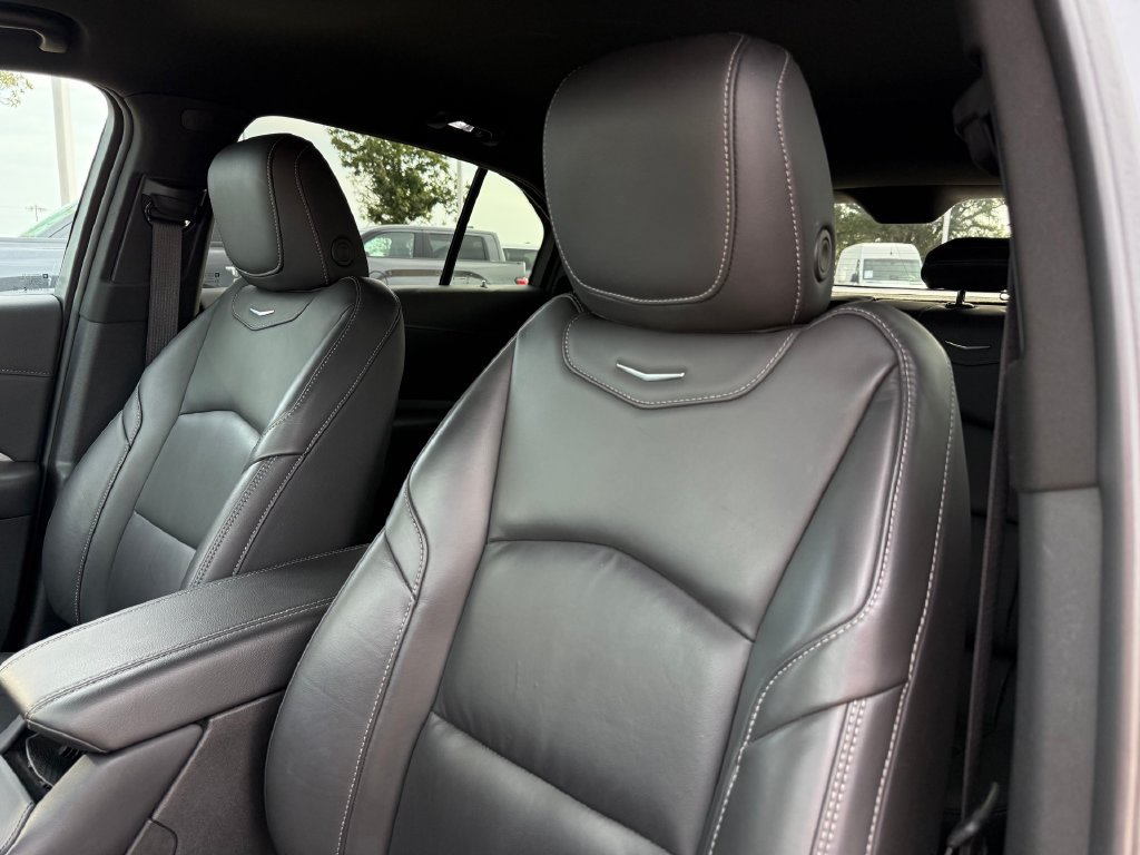 Used 2025 Cadillac XT4 Premium Luxury FWD image 10