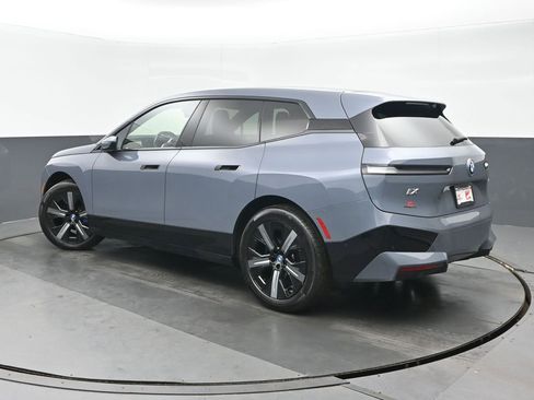 Used 2023 BMW iX xDrive50 w/ Sport Package image 5