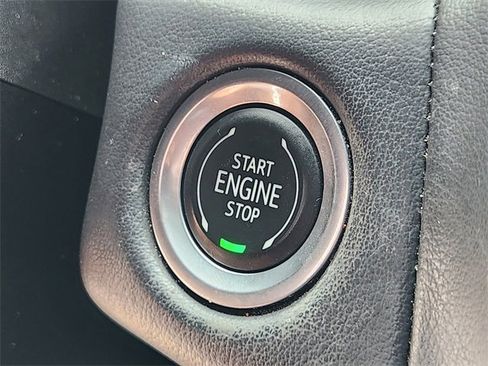 Used 2022 Chevrolet Suburban Z71 w/ Luxury Package image 20