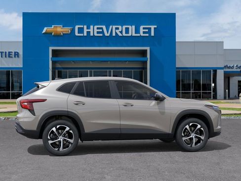 New 2026 Chevrolet Trax RS w/ Sunroof Package FWD image 5