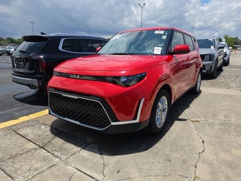 Certified 2025 Kia Soul LX w/ LX Technology Package FWD image 7