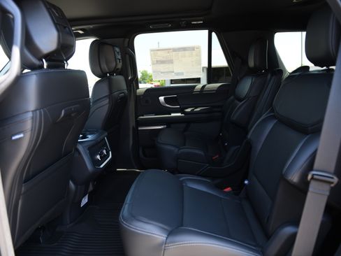 New 2026 Ford Expedition Platinum AWD/4WD image 9