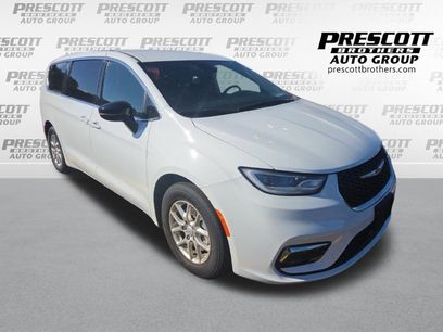 Used 2026 Chrysler Pacifica Select