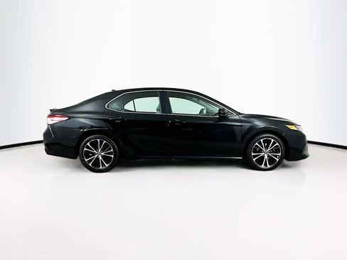 Used 2020 Toyota Camry SE image 10