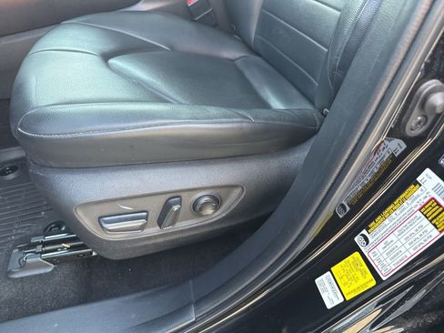 Used 2023 Toyota Highlander XLE AWD/4WD image 19
