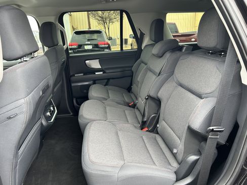 Used 2025 Ford Expedition Active image 21