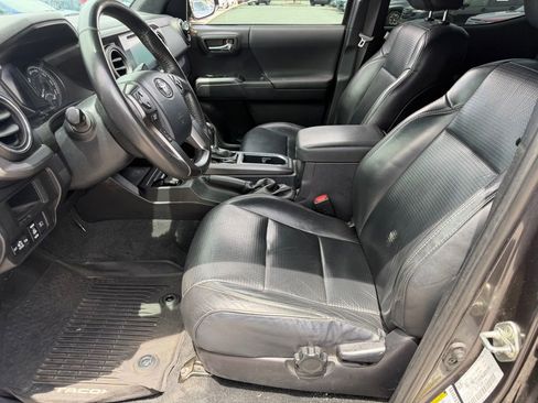 Used 2019 Toyota Tacoma TRD Off-Road AWD/4WD image 24