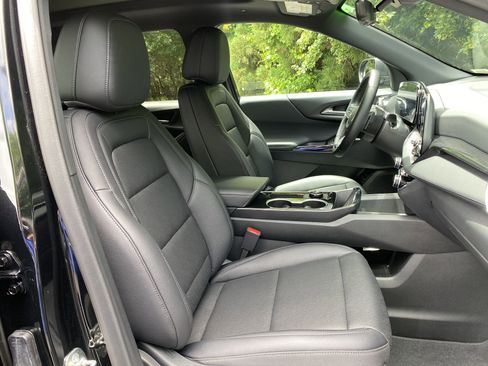 Used 2026 Chevrolet Equinox LT w/ Convenience Package II FWD image 36