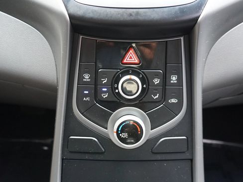 Used 2015 Hyundai Elantra SE w/ Option Group 02 FWD image 20