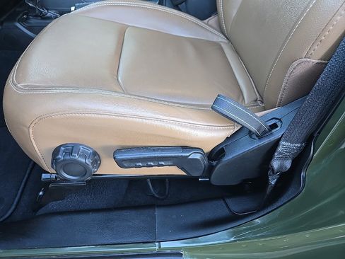 Used 2023 Jeep Wrangler Unlimited Rubicon w/ Safety Group image 40