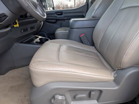 Used 2016 Nissan NV 3500 SL image 7