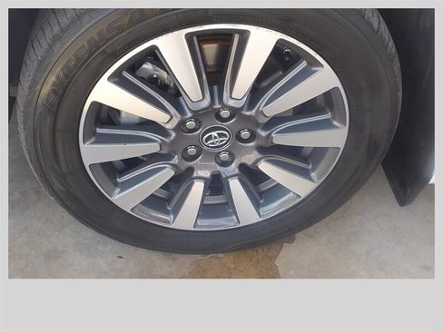 Used 2018 Toyota Sienna XLE Premium AWD/4WD image 12