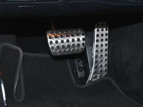 Used 2018 Mercedes-Benz AMG GT Roadster image 20