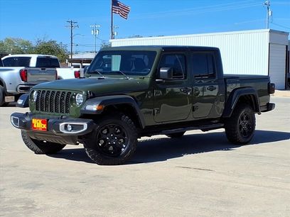 Used 2023 Jeep Gladiator Sport w/ Off Road Group