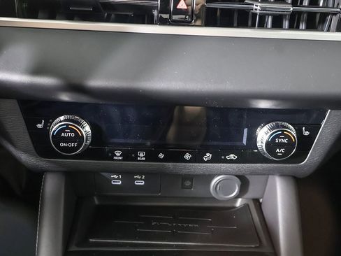 New 2025 Mitsubishi Outlander SE image 52