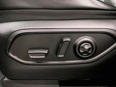 Used 2023 Jeep Grand Cherokee Limited AWD/4WD image 32