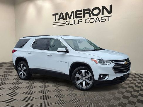 Used 2021 Chevrolet Traverse LT w/ LT Premium Package AWD/4WD image 1