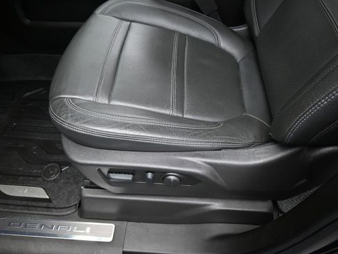 Used 2022 GMC Sierra 3500 Denali w/ Denali Ultimate Package image 11