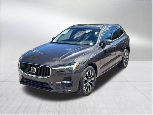 Certified 2023 Volvo XC60 B5 Core image 2