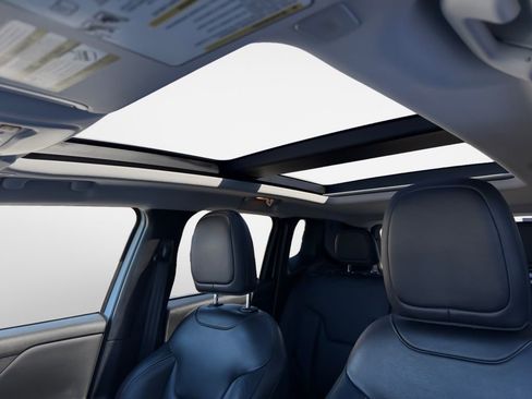 Used 2018 Jeep Renegade Limited w/ UConnect 8.4 Nav Group image 18