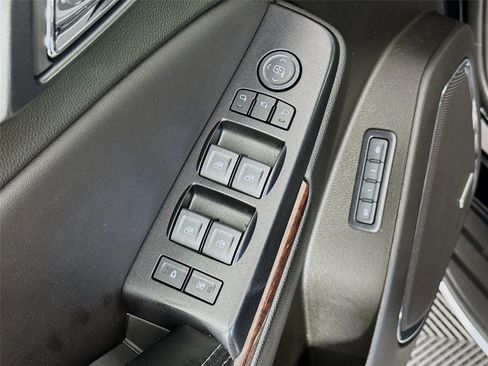 Used 2020 GMC Yukon SLT RWD image 18