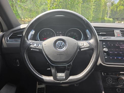 Used 2021 Volkswagen Tiguan SE R-Line image 18