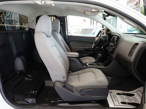 Used 2020 Chevrolet Colorado W/T RWD image 35