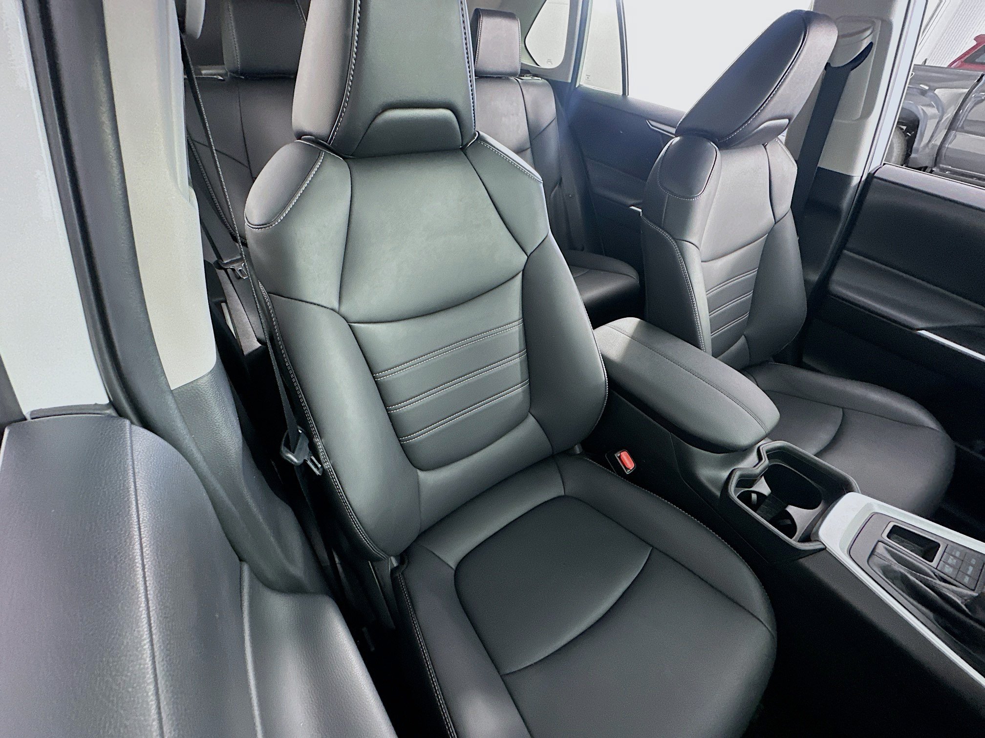 Certified 2021 Toyota RAV4 XLE Premium AWD/4WD image 27