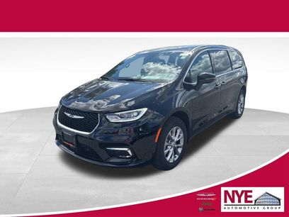 New 2026 Chrysler Pacifica Select