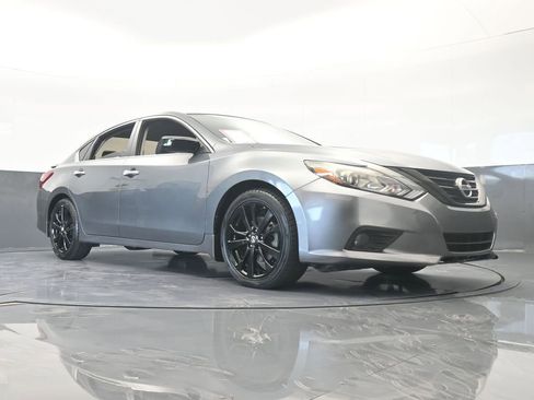 Used 2018 Nissan Altima 2.5 SR w/ SR Midnight Edition image 63