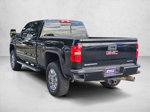 Used 2018 GMC Sierra 2500 Denali w/ Duramax Plus Package AWD/4WD image 8