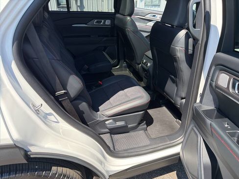 Used 2025 Ford Explorer ST AWD/4WD image 16