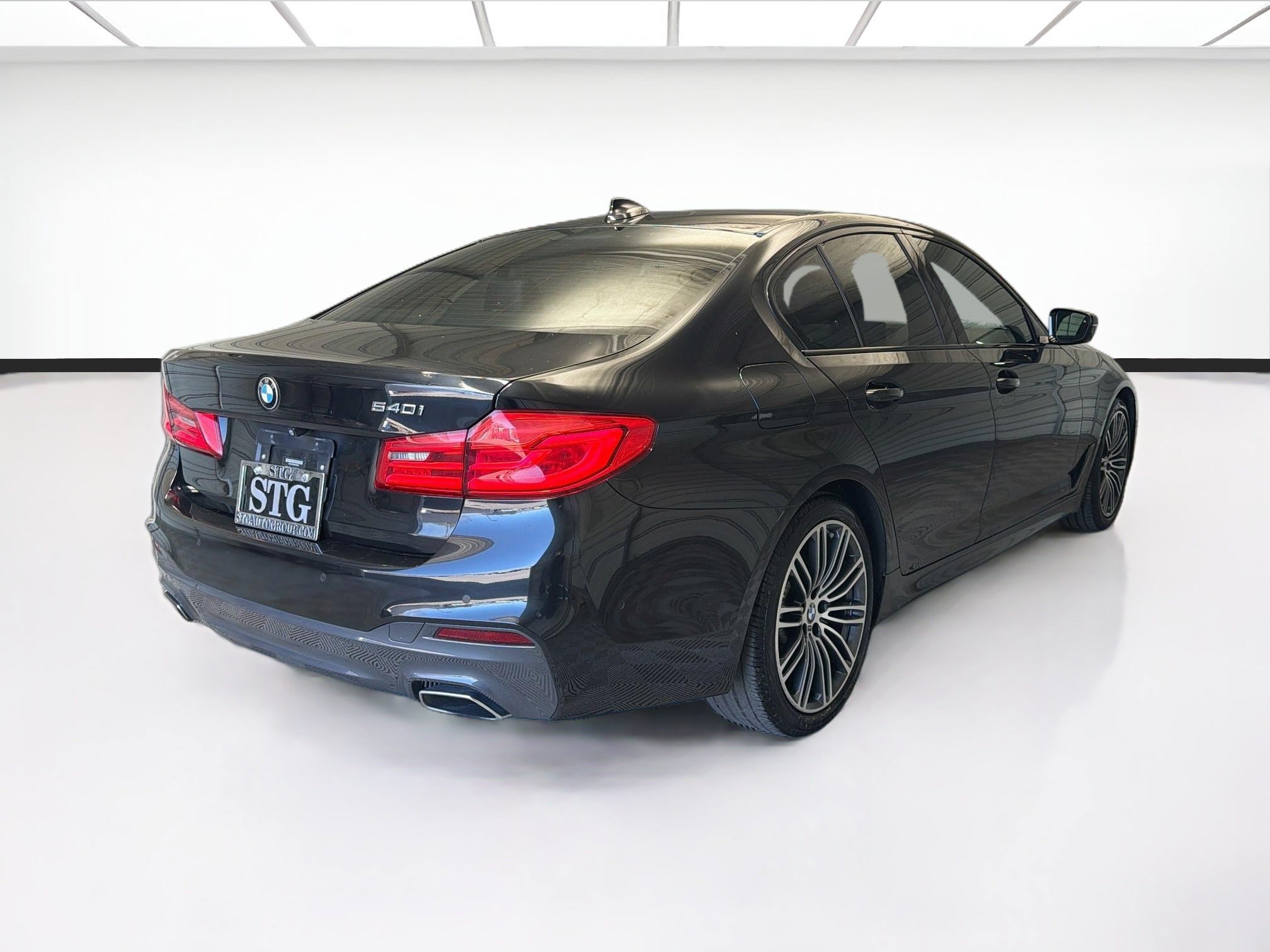 Used 2019 BMW 540i w/ M Sport Package RWD image 4