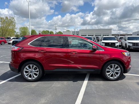 Used 2019 Ford Edge Titanium w/ Equipment Group 301A AWD/4WD image 8