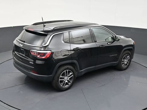 Used 2018 Jeep Compass Latitude FWD image 16