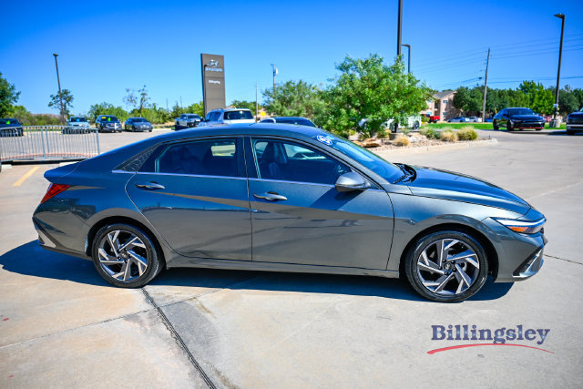 Certified 2025 Hyundai Elantra Limited FWD image 6