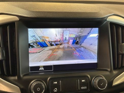 Used 2024 GMC Terrain SLT image 15