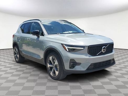 Used 2026 Volvo XC40 B5 Plus AWD/4WD image 2