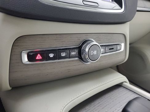 Certified 2025 Volvo XC90 T8 Core AWD/4WD image 32