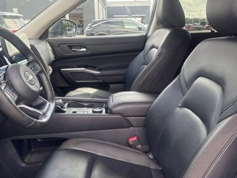 Used 2023 Nissan Pathfinder SL AWD/4WD image 8