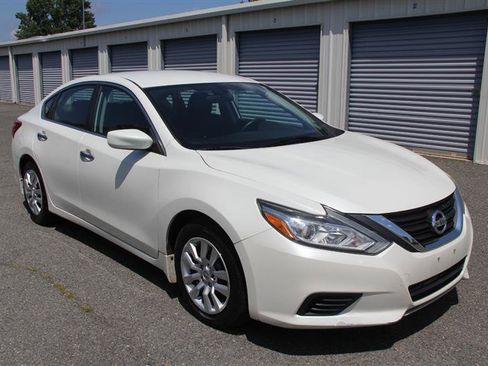 Used 2017 Nissan Altima 2.5 S w/ Power Driver Seat Package FWD image 4