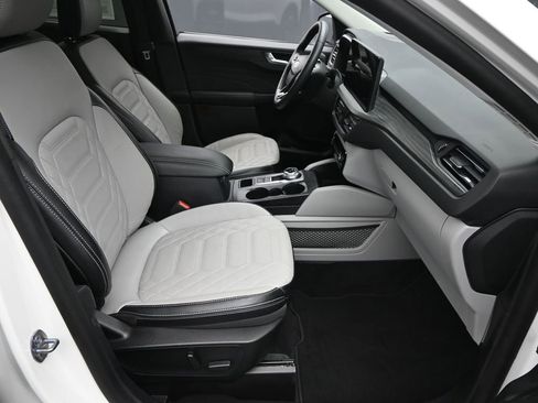 Used 2023 Ford Escape Platinum w/ Premium Technology Package image 7