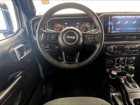 Used 2024 Jeep Wrangler Unlimited Rubicon AWD/4WD image 4