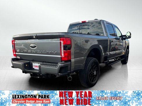 Used 2025 Ford F250 XLT w/ Black Appearance Package image 7
