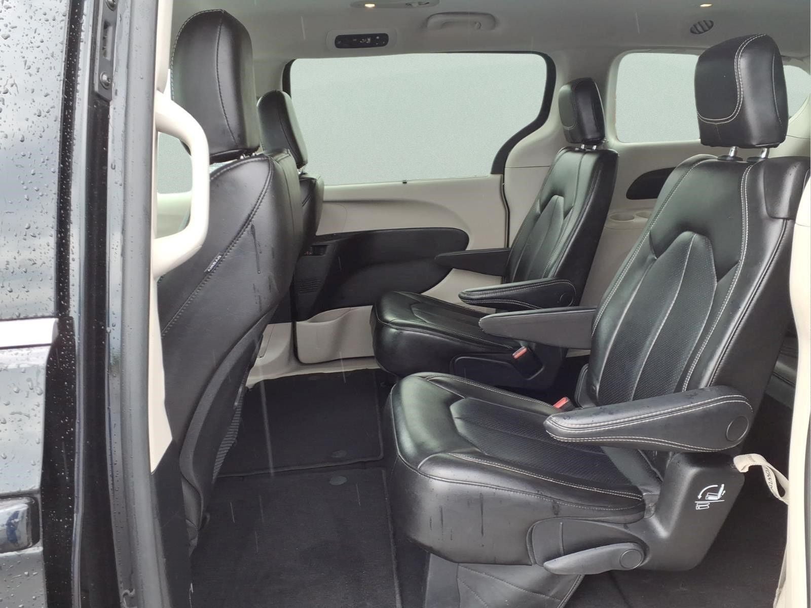 Used 2023 Chrysler Pacifica Touring-L FWD image 20
