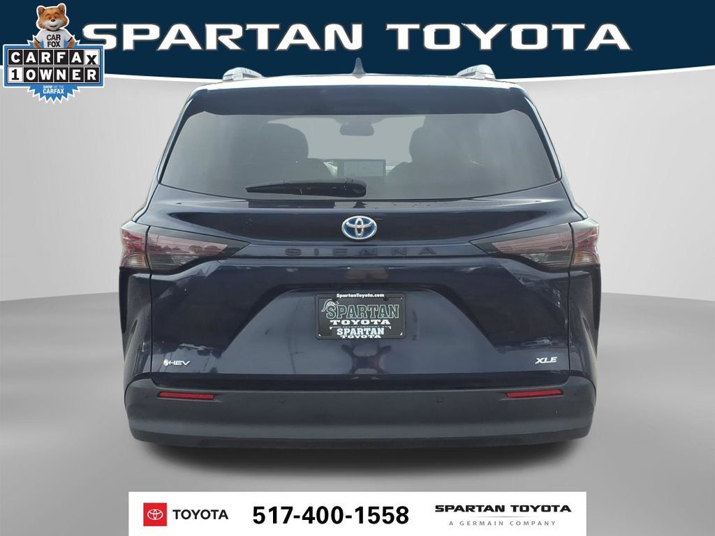 Used 2025 Toyota Sienna XLE FWD image 8