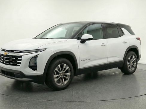 Used 2025 Chevrolet Equinox LT image 3