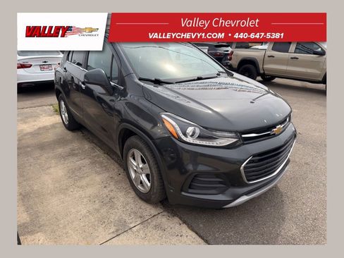 Used 2018 Chevrolet Trax LT w/ Driver Confidence Package FWD image 1