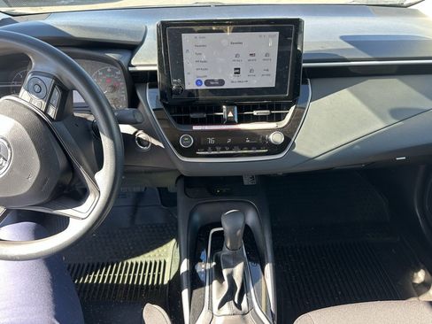 Used 2025 Toyota Corolla LE image 9