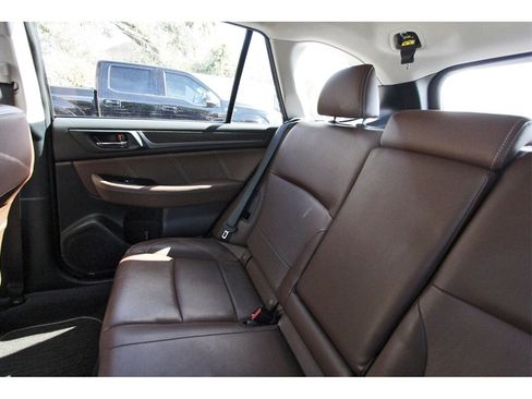 Used 2017 Subaru Outback 3.6R Touring w/ Popular Package #5A image 10